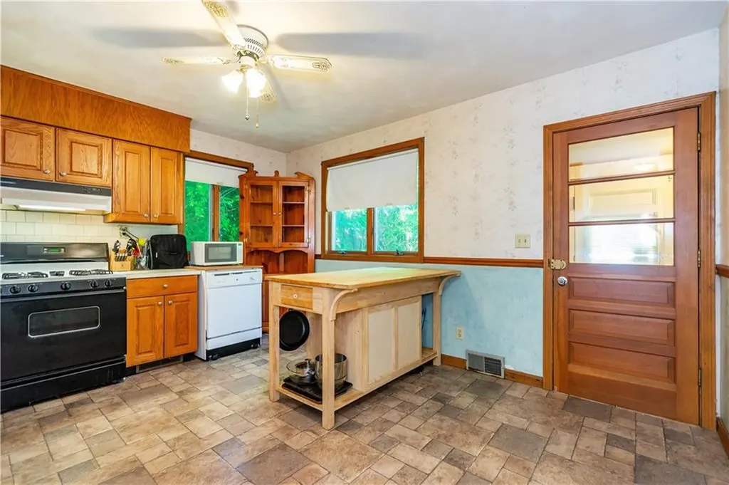 293 Adams Street Warwick RI 02888