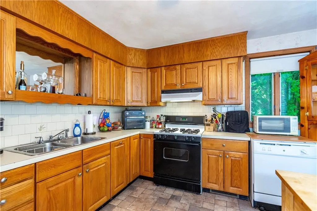 293 Adams Street Warwick RI 02888