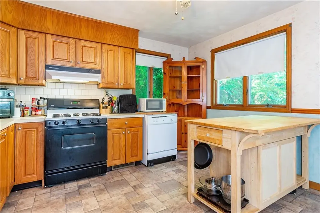 293 Adams Street Warwick RI 02888