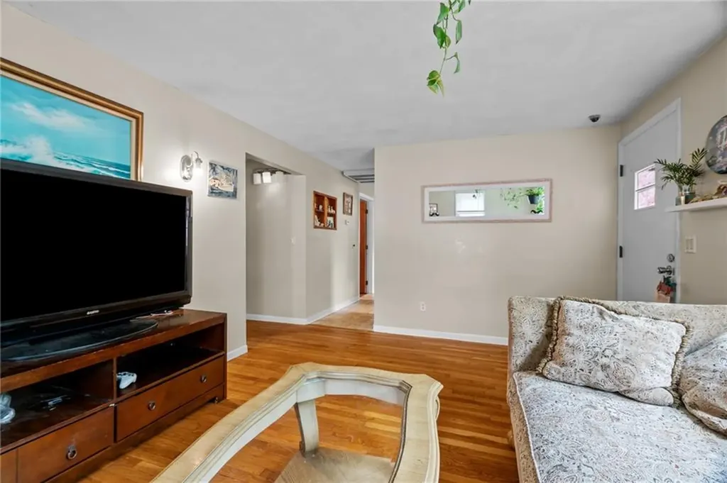 180 Hollis Avenue Warwick RI 02889