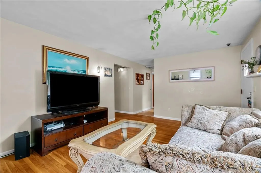 180 Hollis Avenue Warwick RI 02889