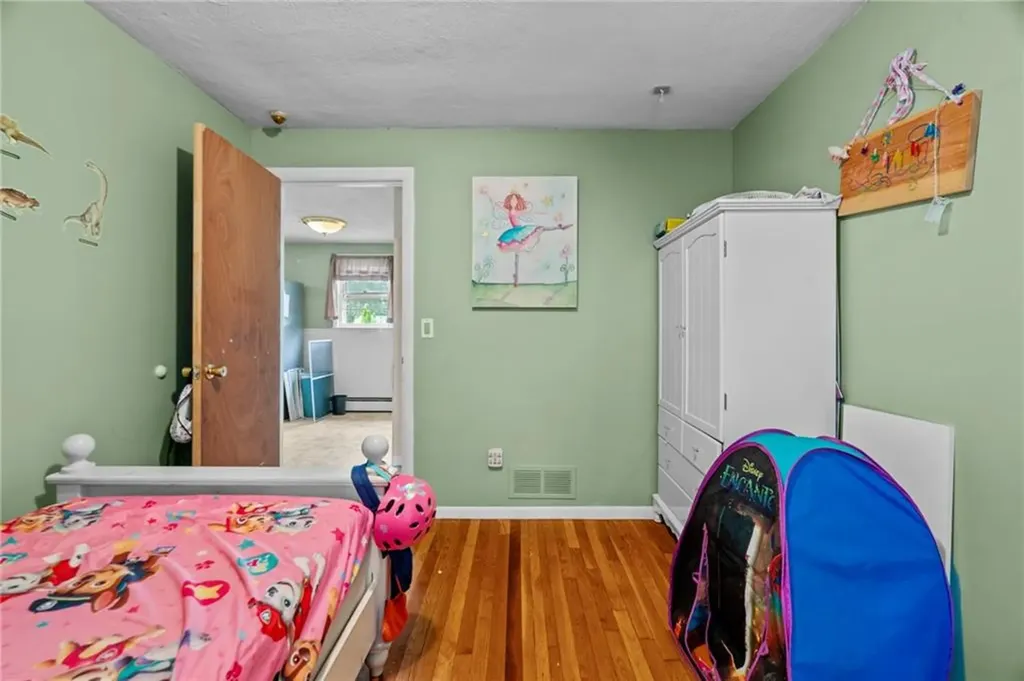 180 Hollis Avenue Warwick RI 02889