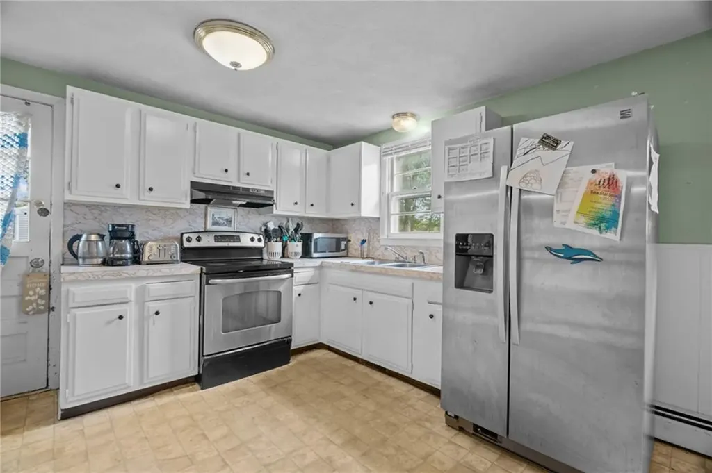 180 Hollis Avenue Warwick RI 02889