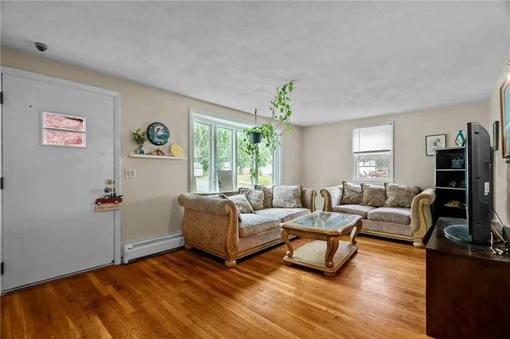 180 Hollis Avenue Warwick RI 02889