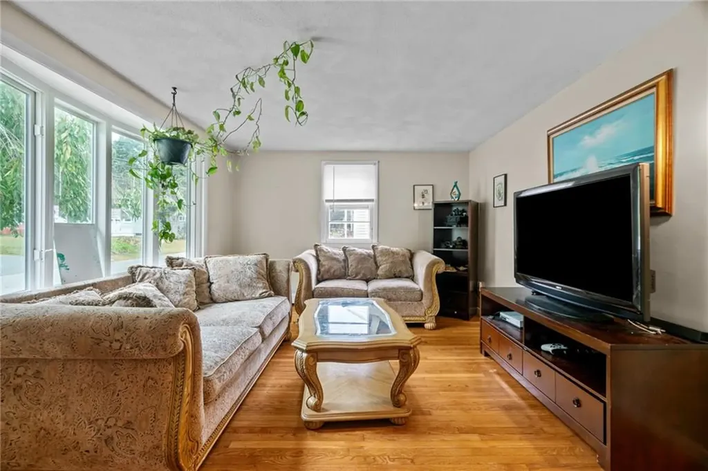 180 Hollis Avenue Warwick RI 02889