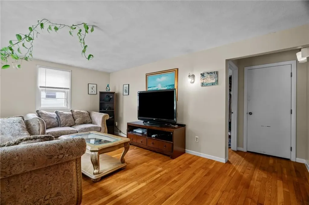 180 Hollis Avenue Warwick RI 02889
