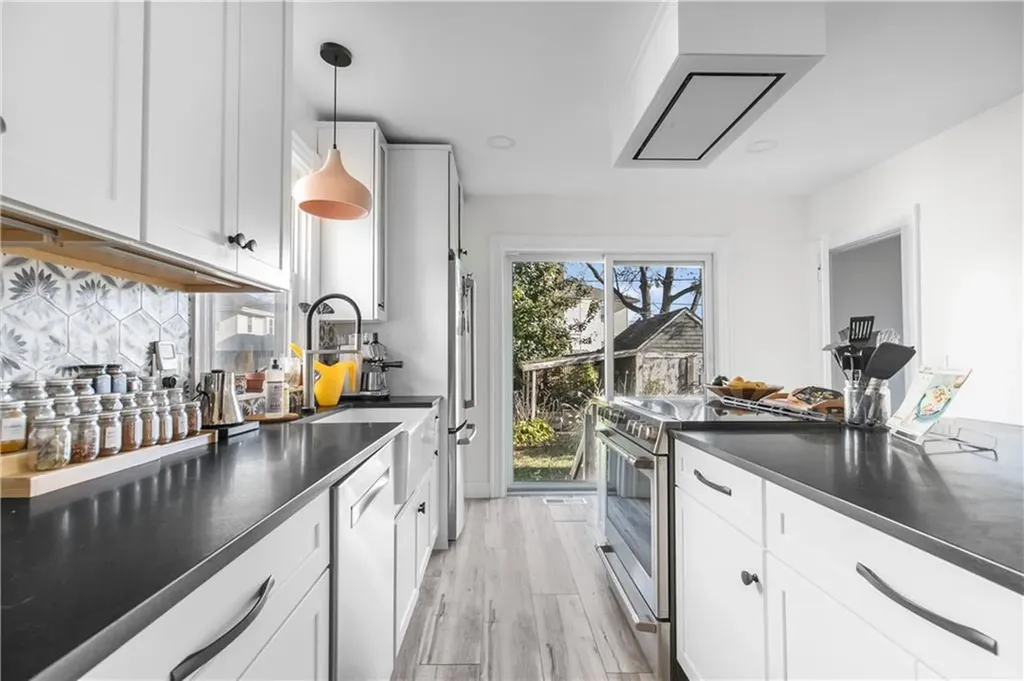 37 Thurston Avenue Newport RI 02840