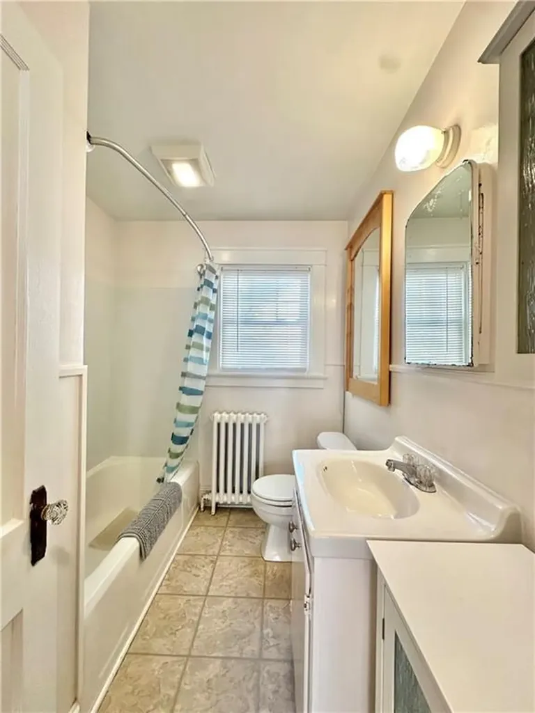 25 Boulevard Middletown RI 02842
