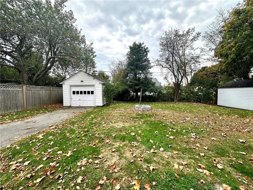 25 Boulevard Middletown RI 02842
