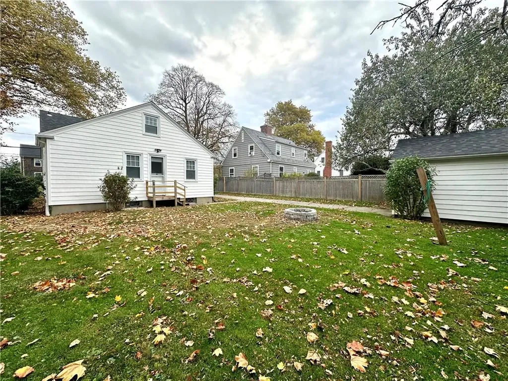 25 Boulevard Middletown RI 02842