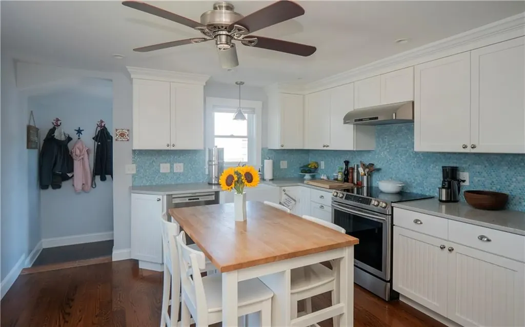 15 Seascape Avenue Middletown RI 02842