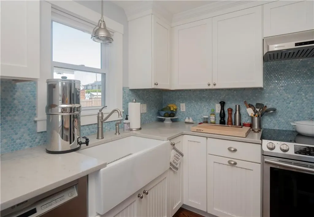 15 Seascape Avenue Middletown RI 02842