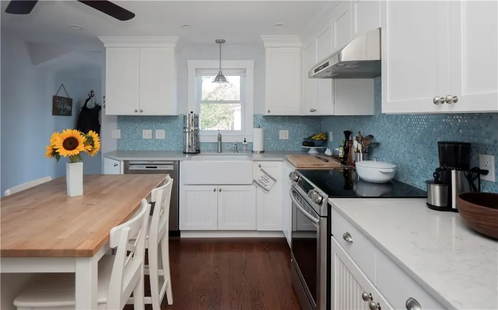 15 Seascape Avenue Middletown RI 02842