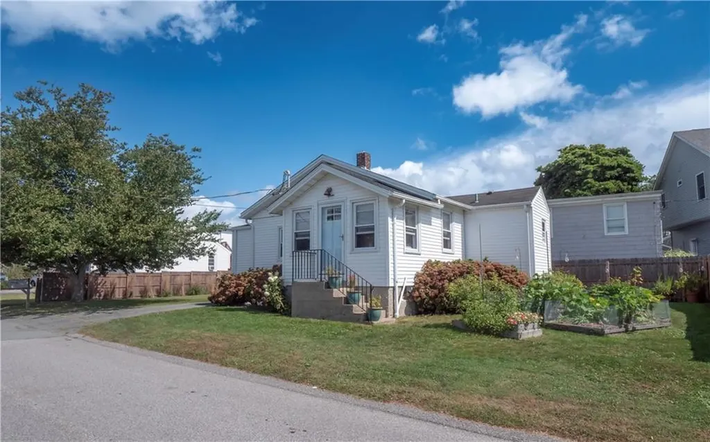 15 Seascape Avenue Middletown RI 02842