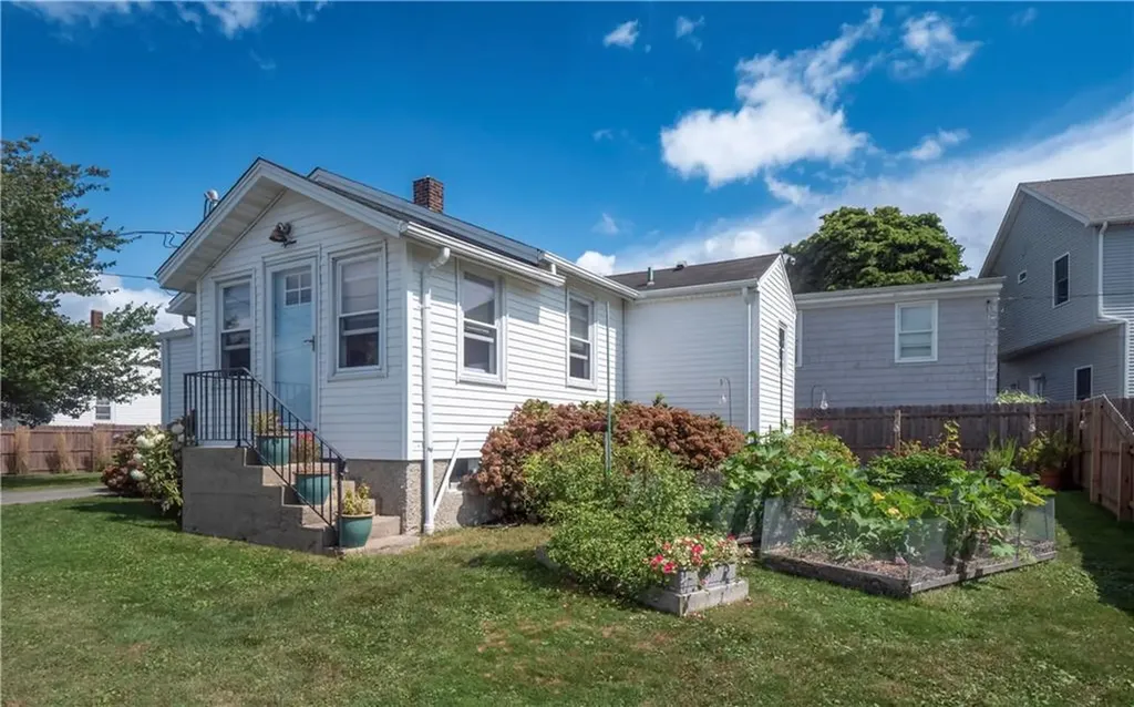 15 Seascape Avenue Middletown RI 02842