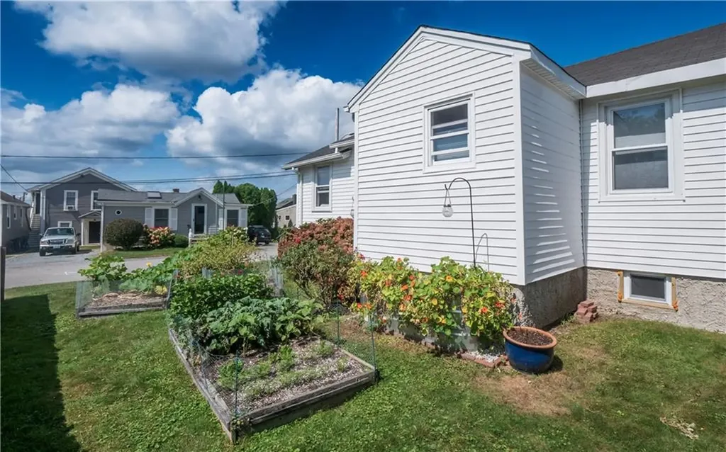 15 Seascape Avenue Middletown RI 02842