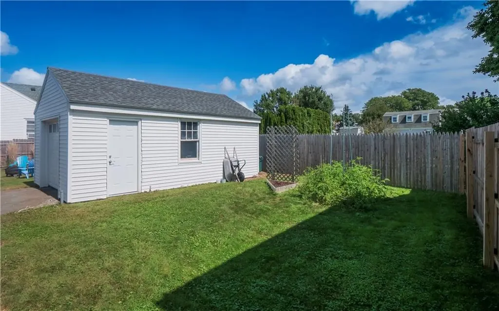 15 Seascape Avenue Middletown RI 02842