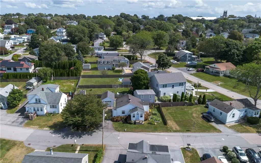 15 Seascape Avenue Middletown RI 02842