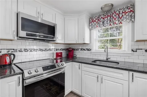 370 River Road Lincoln RI 02865