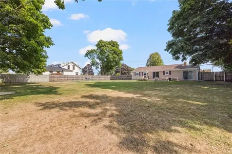 370 River Road Lincoln RI 02865