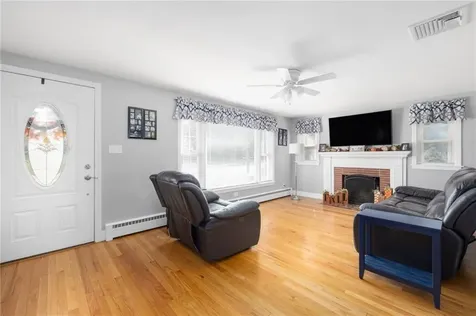 370 River Road Lincoln RI 02865