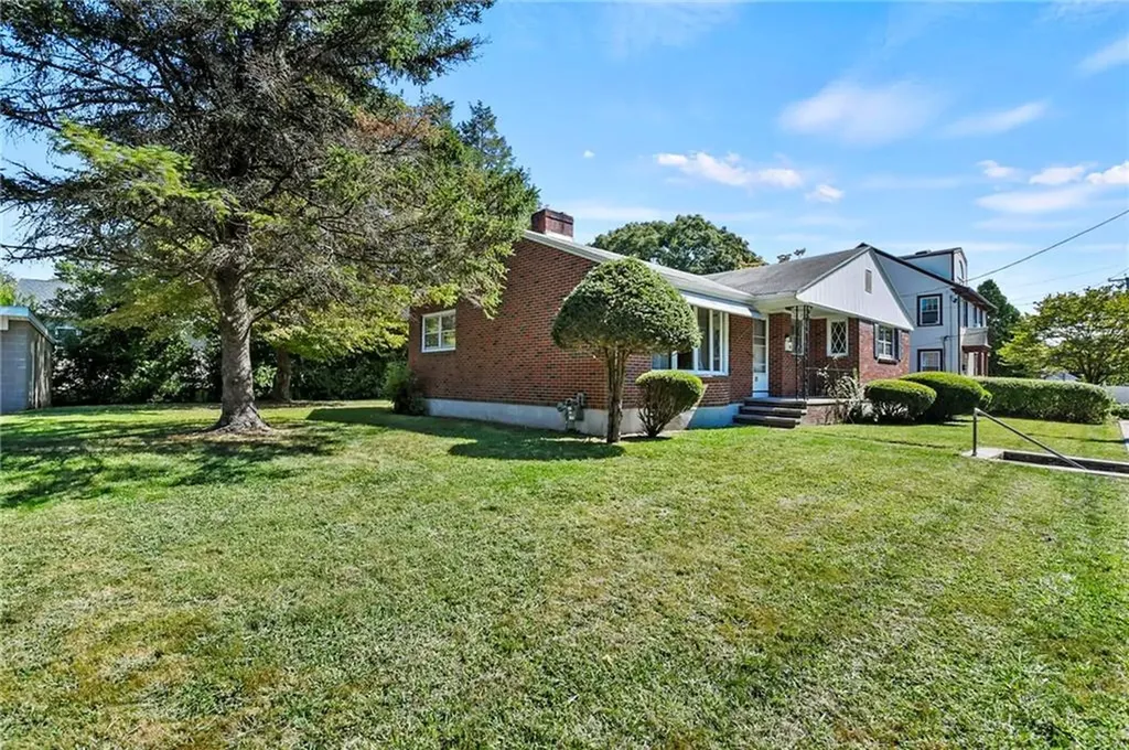 23 Perkins Avenue Westerly RI 02891