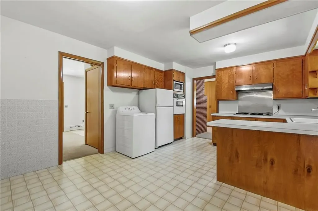 23 Perkins Avenue Westerly RI 02891