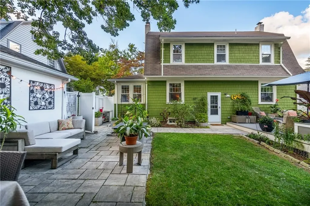 335 Rochambeau Avenue Providence RI 02906