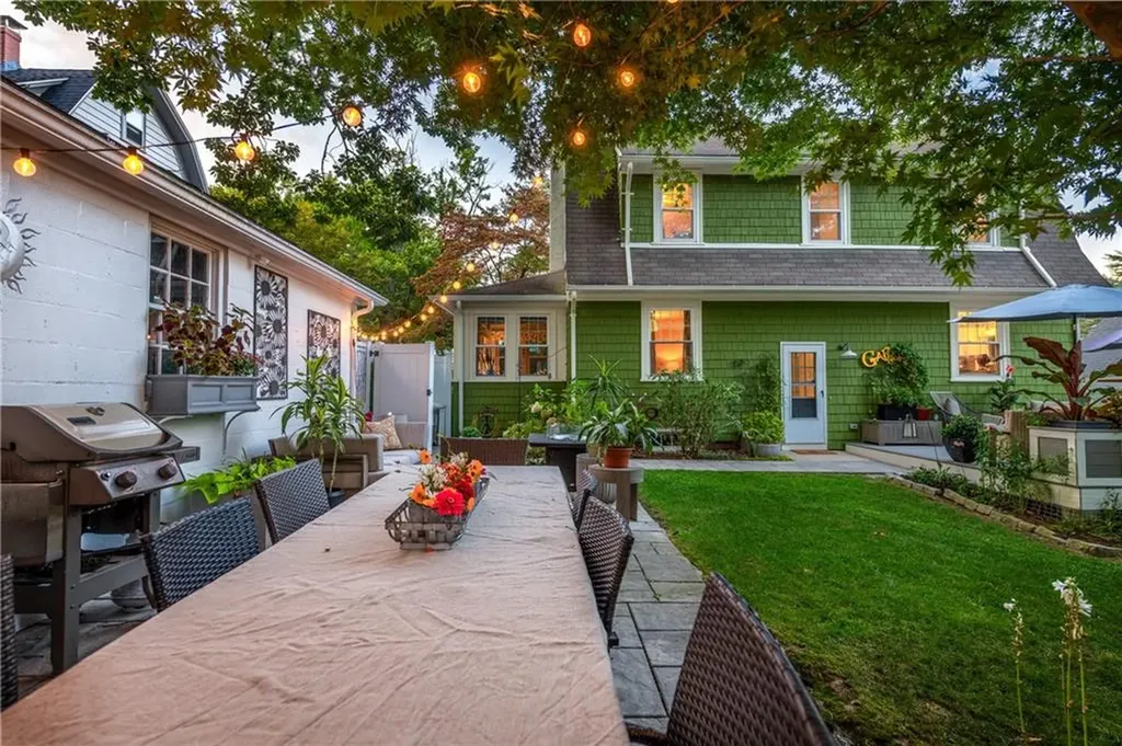 335 Rochambeau Avenue Providence RI 02906