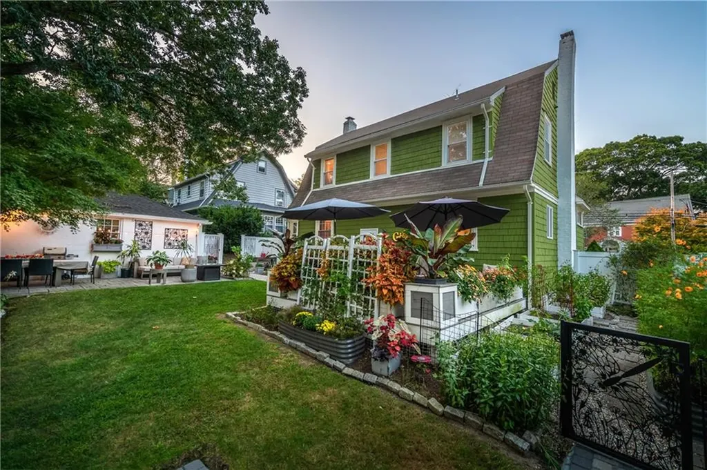 335 Rochambeau Avenue Providence RI 02906