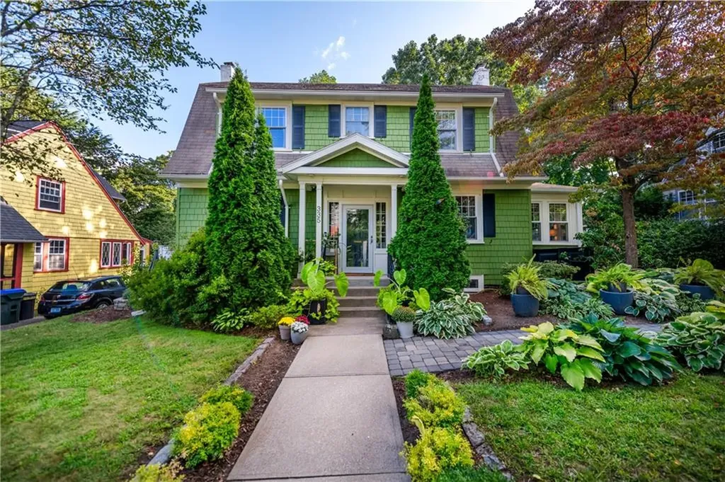 335 Rochambeau Avenue Providence RI 02906