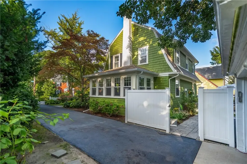 335 Rochambeau Avenue Providence RI 02906