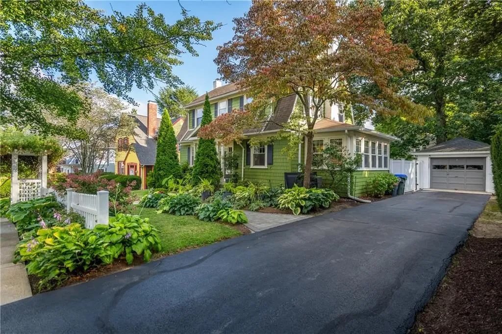 335 Rochambeau Avenue Providence RI 02906