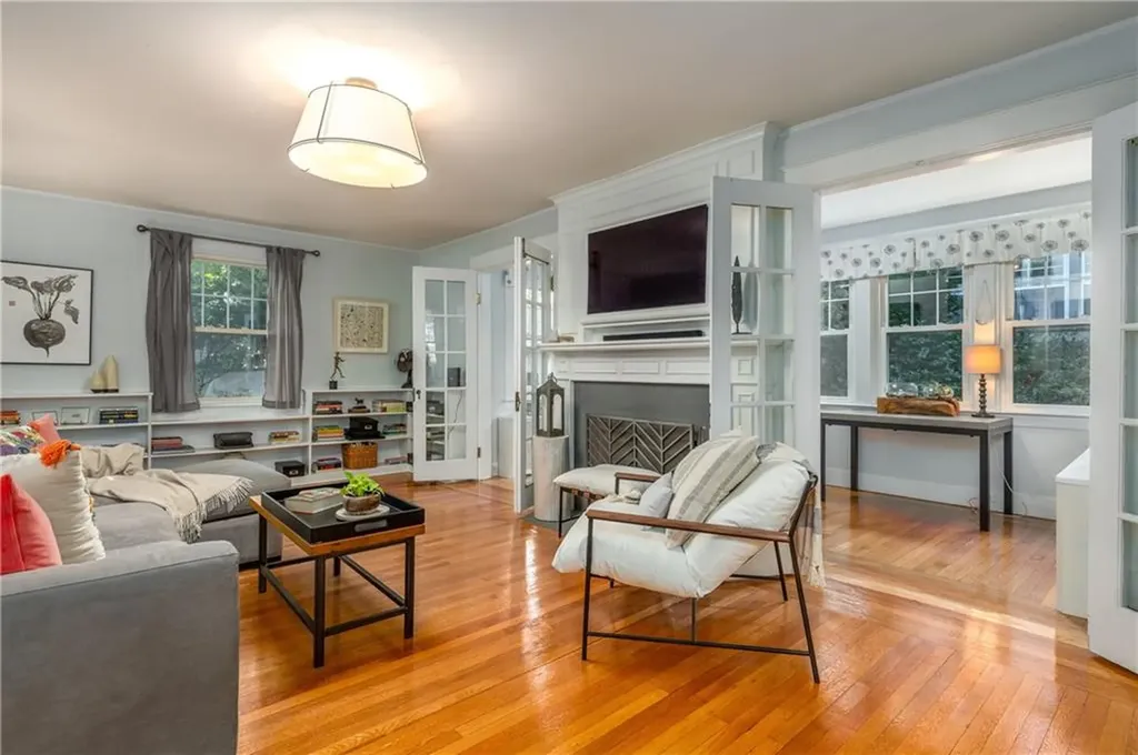 335 Rochambeau Avenue Providence RI 02906