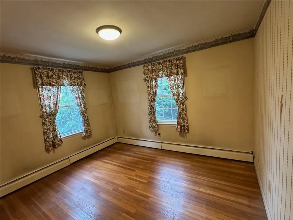 36 Colonial Road Bristol RI 02809