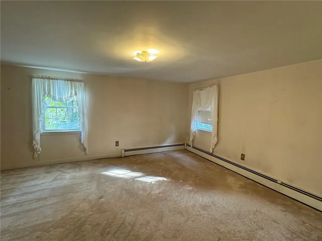 36 Colonial Road Bristol RI 02809