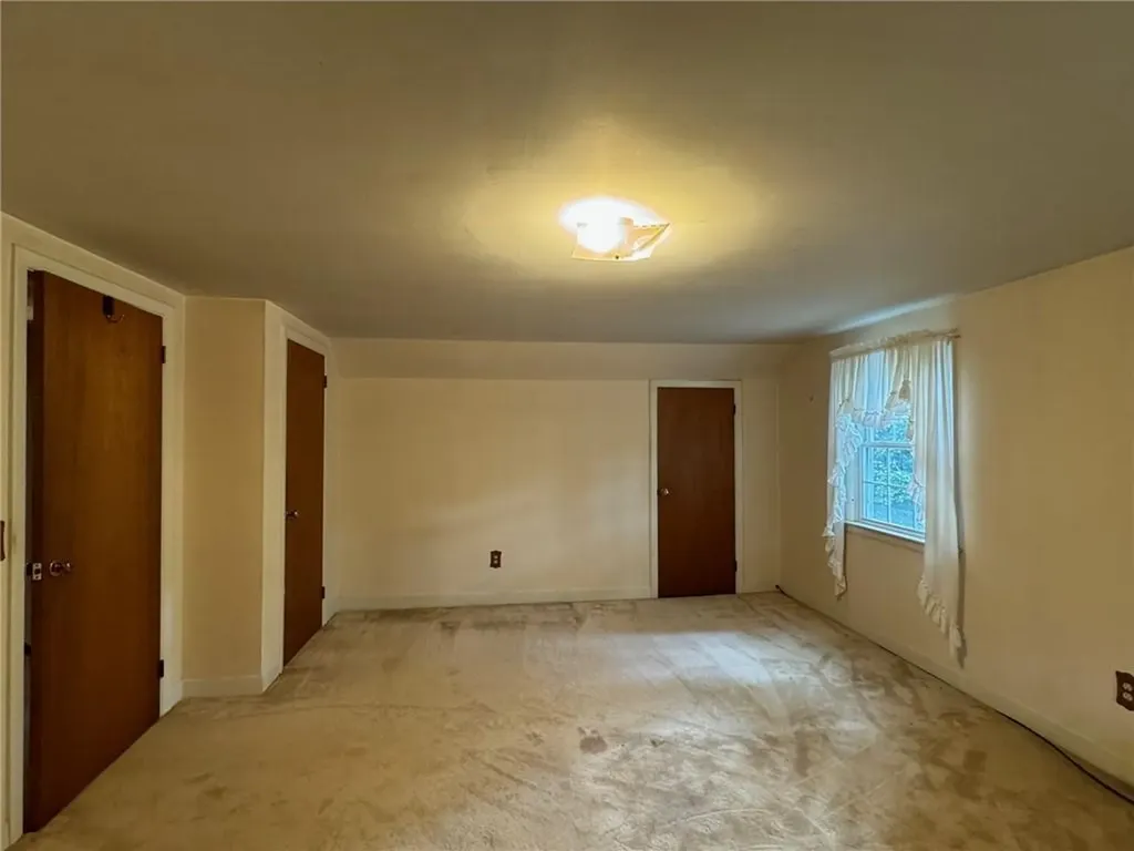 36 Colonial Road Bristol RI 02809