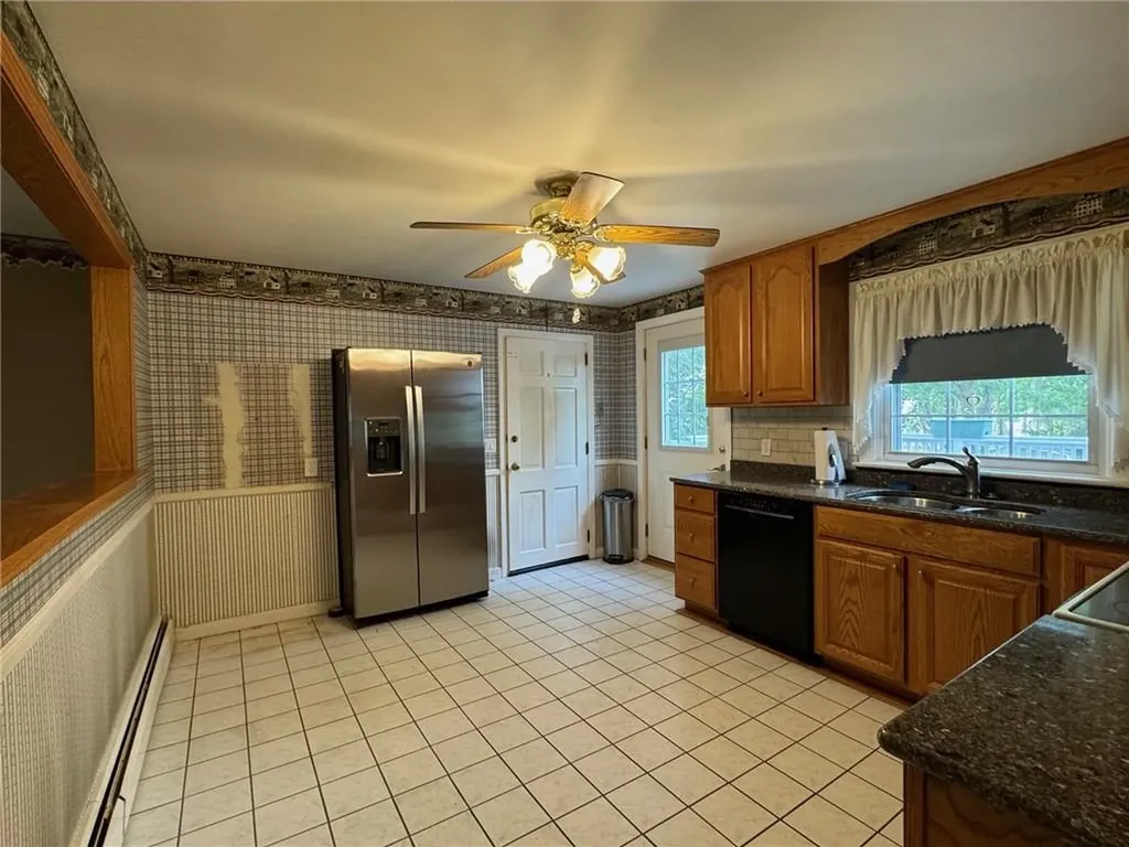 36 Colonial Road Bristol RI 02809
