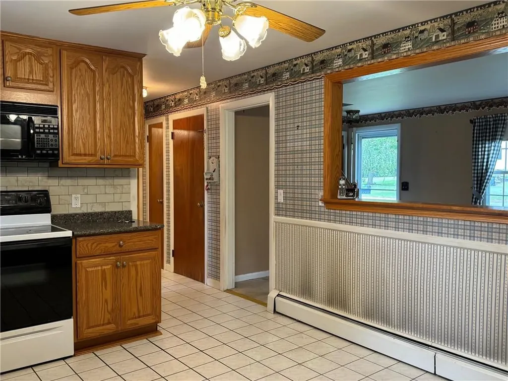 36 Colonial Road Bristol RI 02809