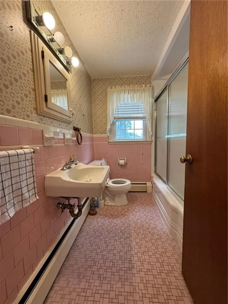 36 Colonial Road Bristol RI 02809