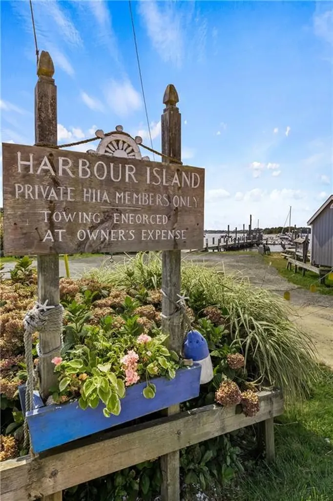 257 Foddering Farm Road Narragansett RI 02882