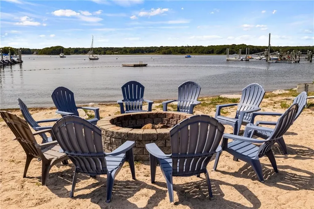 257 Foddering Farm Road Narragansett RI 02882