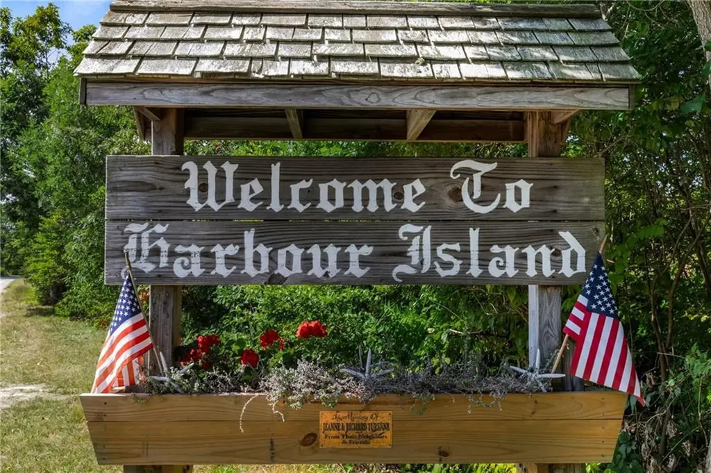 257 Foddering Farm Road Narragansett RI 02882
