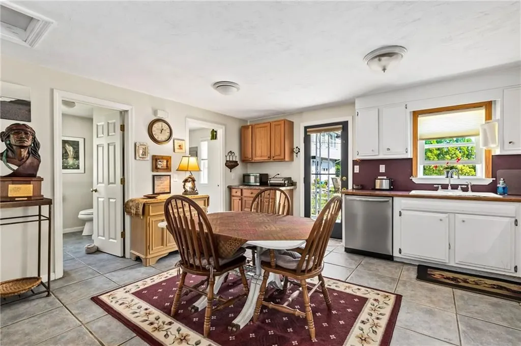 257 Foddering Farm Road Narragansett RI 02882