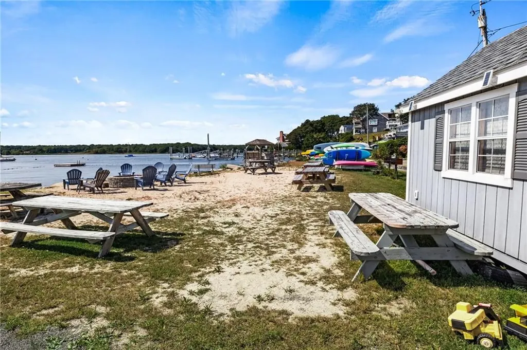 257 Foddering Farm Road Narragansett RI 02882