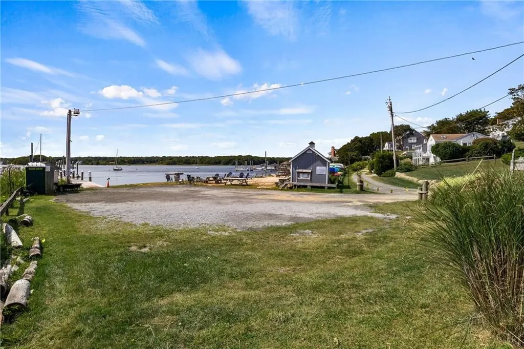 257 Foddering Farm Road Narragansett RI 02882