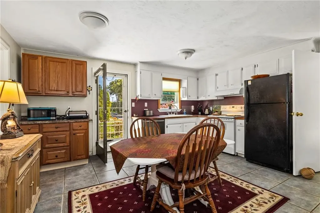 257 Foddering Farm Road Narragansett RI 02882