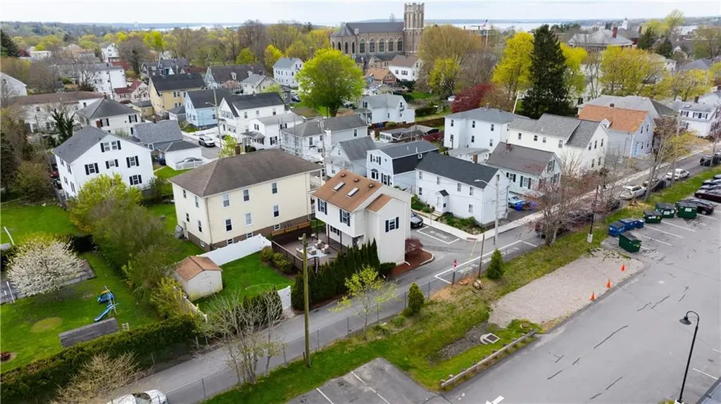 32 Rock Street Bristol RI 02809