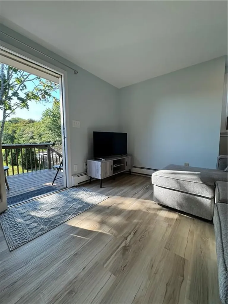 223 Wapping Road Portsmouth RI 02871