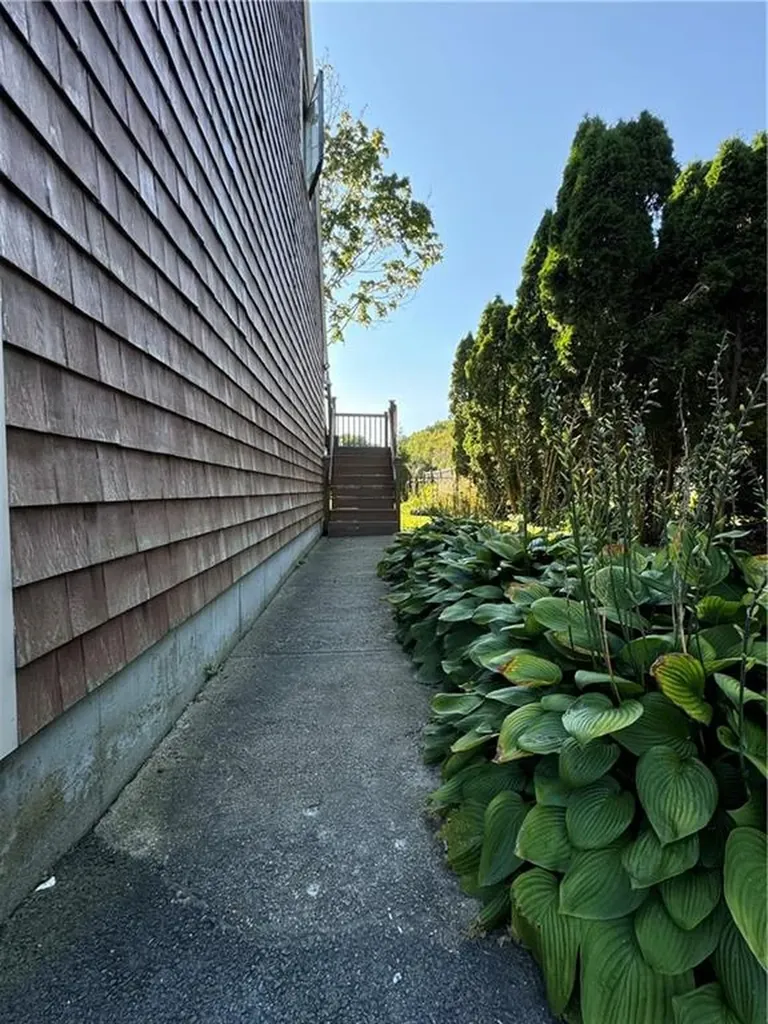 223 Wapping Road Portsmouth RI 02871